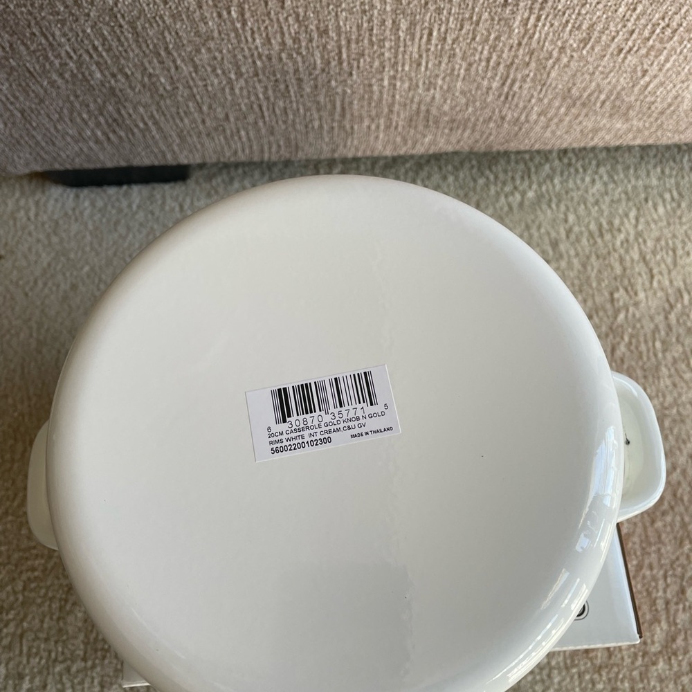 New Le Creuset White Petite Stockpot (3.8 quart) with/ Pretty gold color knob! - Picture 5 of 8